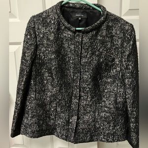 JonesNewYork cropjacket. 14. Round collar. Black-silver blend. HiddenSnap front.